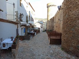 Restaurantes en la muralla de Tossa de Mar