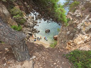 Cala y acantilados